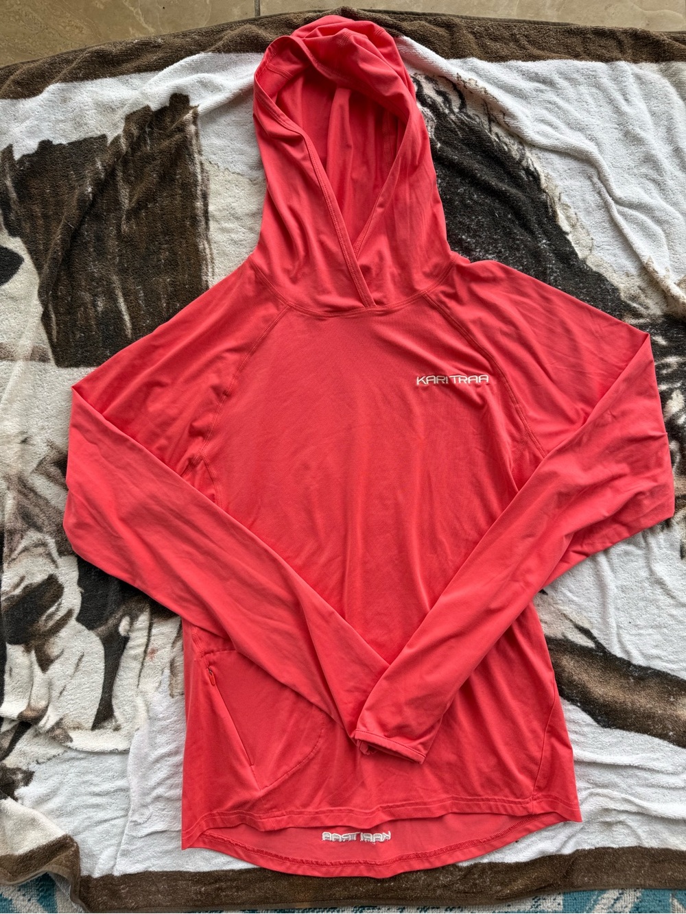 Kari Traa women’s hibiscus Red layer